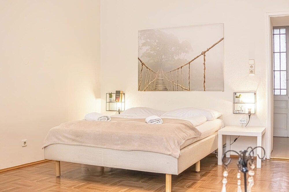 Cozy 1BR Apt Great for Long Stays