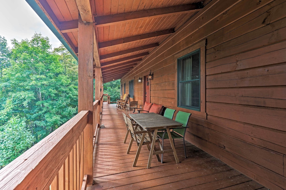Family Cabin w/ Private Hot Tub & Views in Boone! view 3