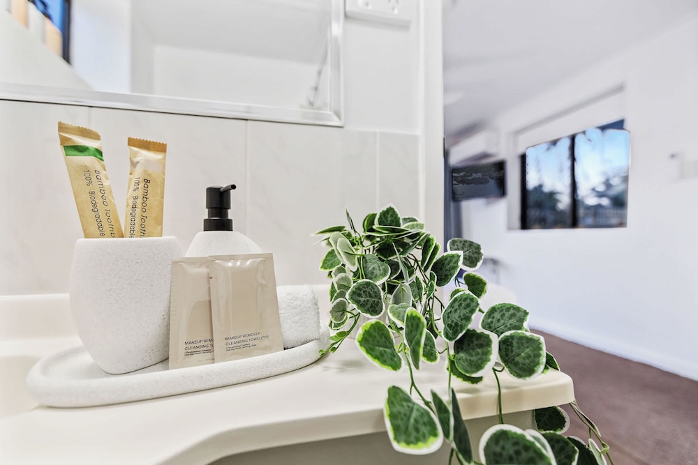 Rainforest Reef Retreat - Esplanade Ground-floor Apartment