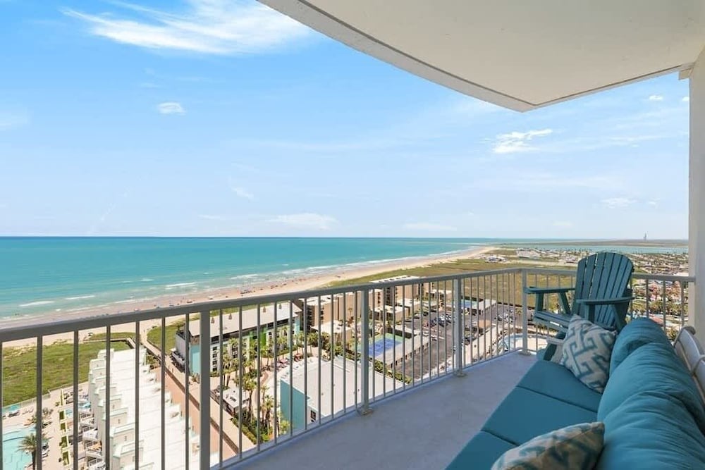 Stunning 17th Floor Spacex Direct Views Luxe 3 Bedroom Apts