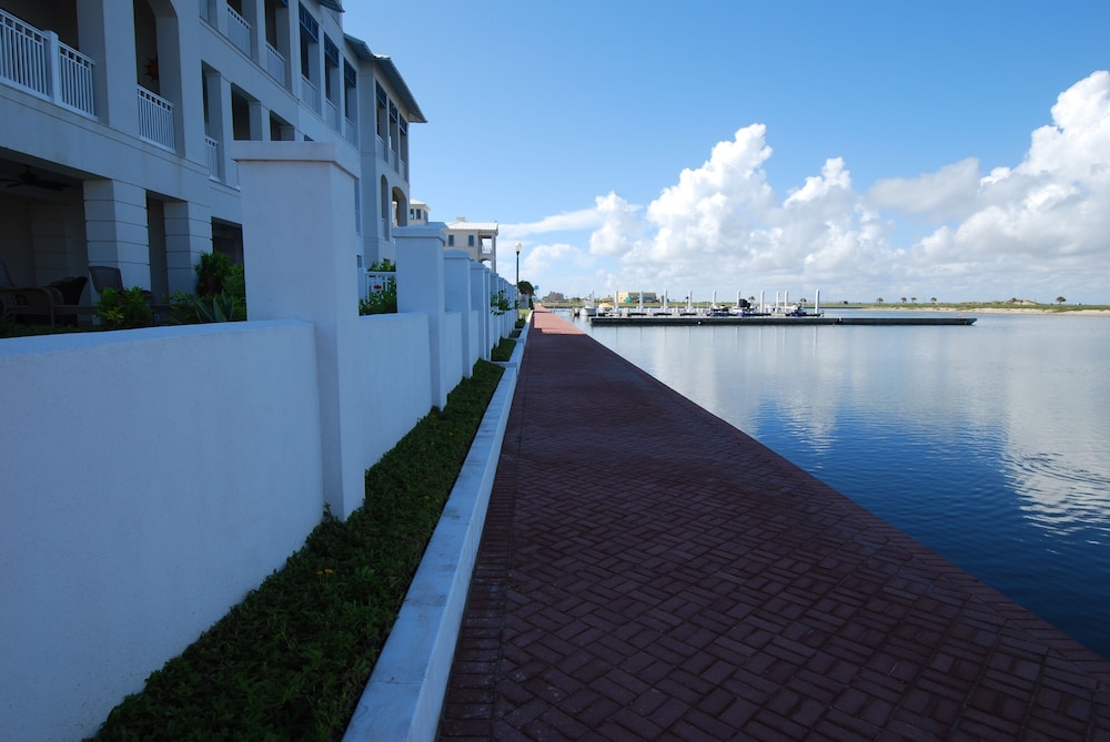 Kokopelli - Bay Front / Marina Front 3 Bedroom Townhouse by RedAwning