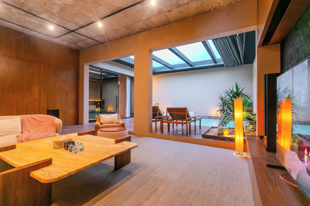 Portal Chalets With Private Pool-Al Arid