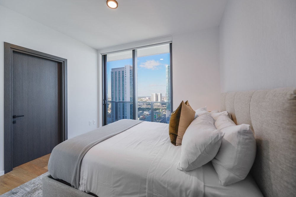 Luxury Condo  In The Epicenter of Miami