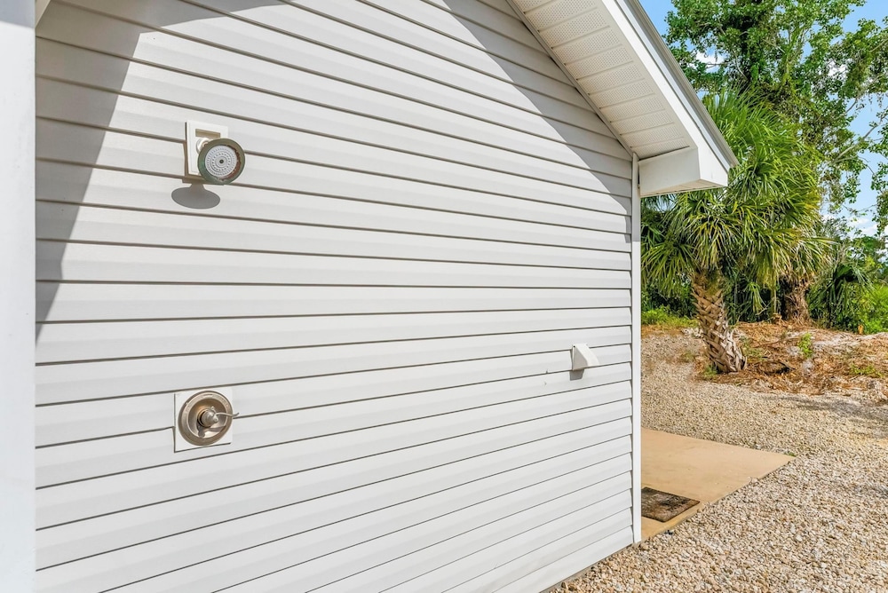 Beach House - Sun-kissed Cottage by PHG