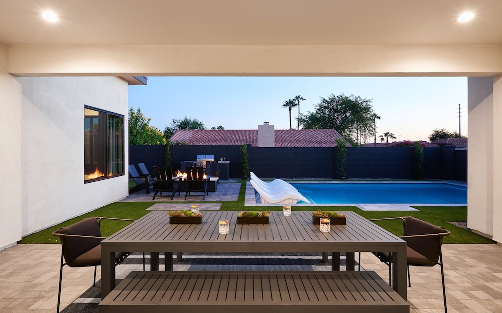 Luxe - Solstice Retreat - Heated Pools - 2 Homes
