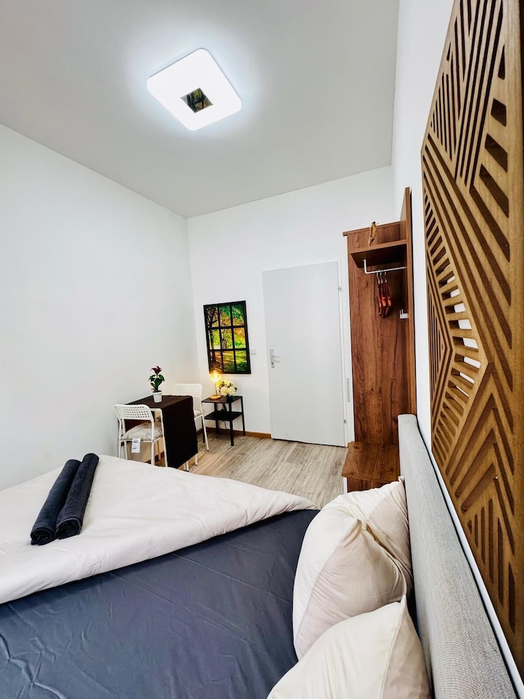 Affordable 4BR Near Stadthalle