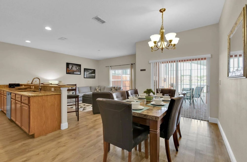 Amazing 4 Bedrooms 3 Bath Sleeps 10