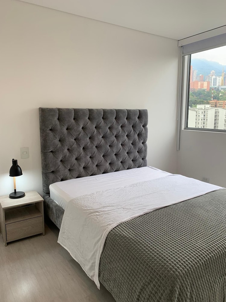 Deluxe Apart. City Views by Nomad Guru view 3