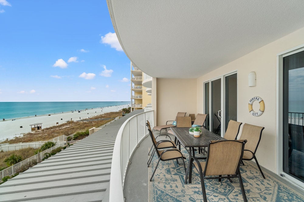 Twin Palms by Book That Condo