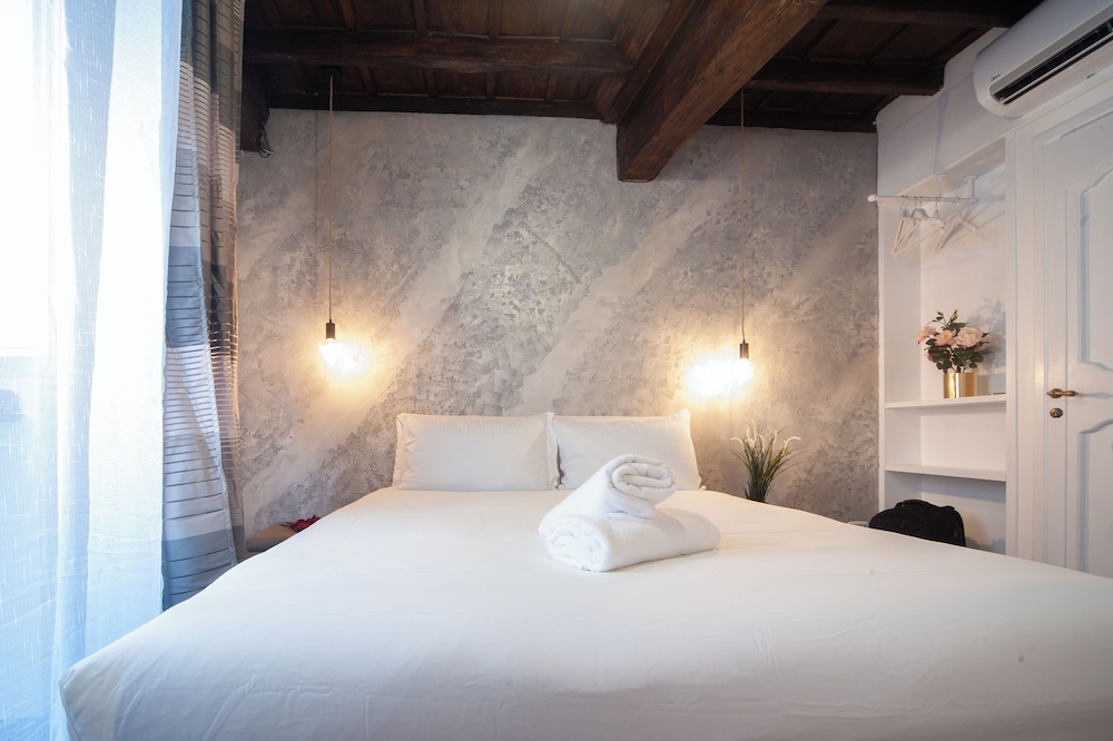 navona jacuzzi apartment