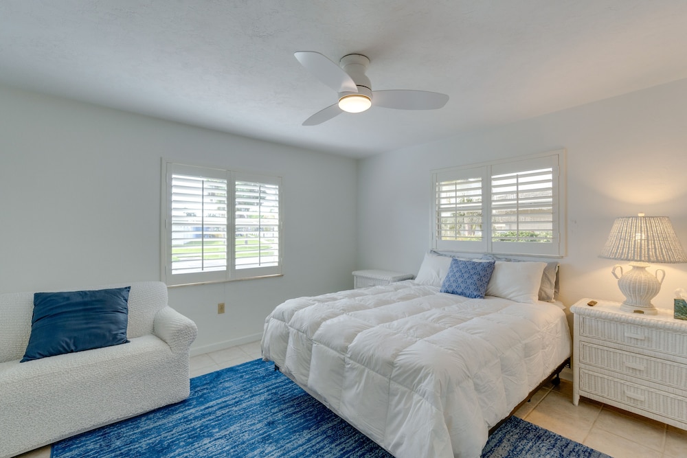 Sarasota Home w/ Pool: 4 Mi to Siesta Key Beach!