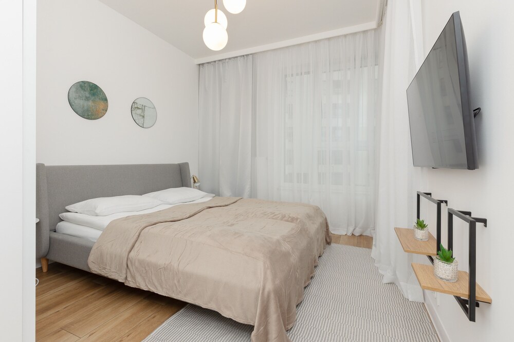 Spacious Apartment by Renters view 5
