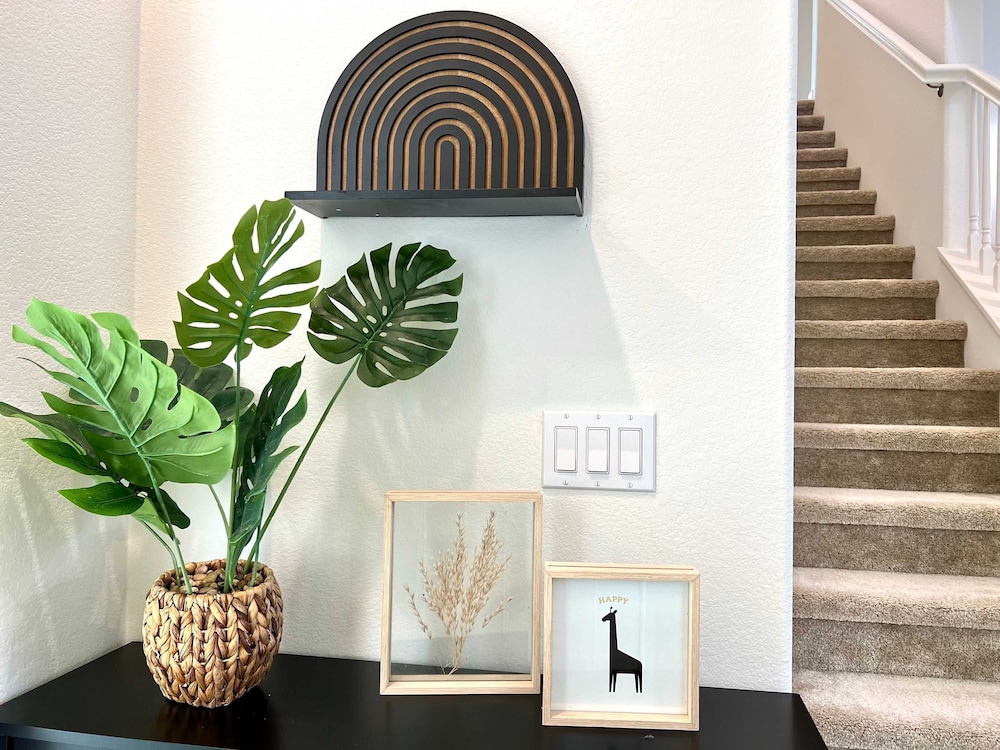 Sunny Stylish Near LA 4BR Home w Desks Lounge