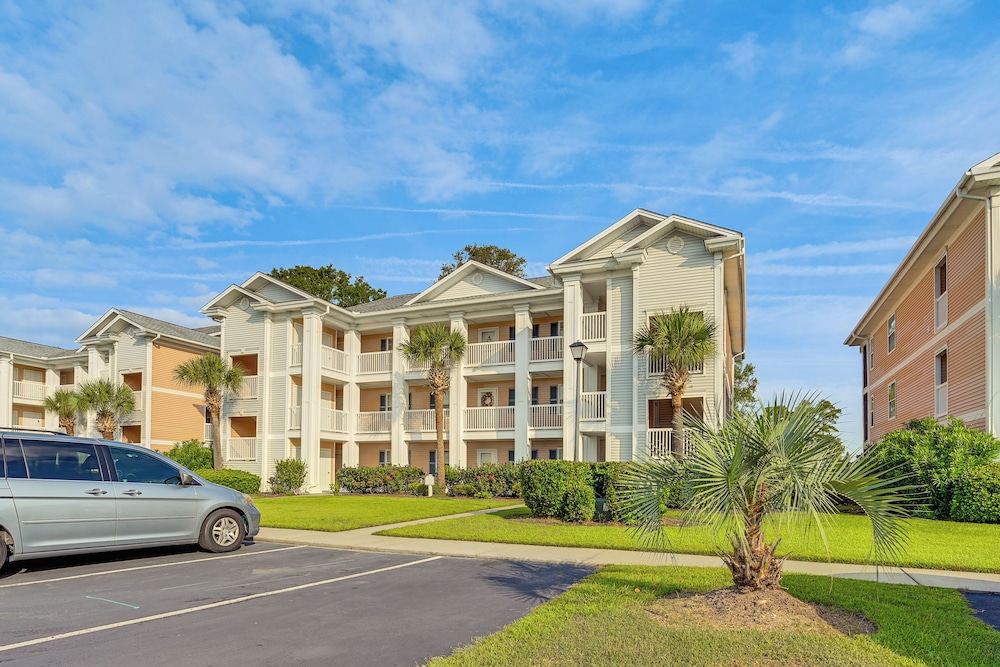 Resort Amenity Access: Chic Myrtle Beach Condo! view 4