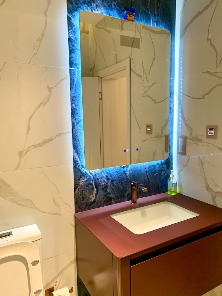 Sujimoto Residences