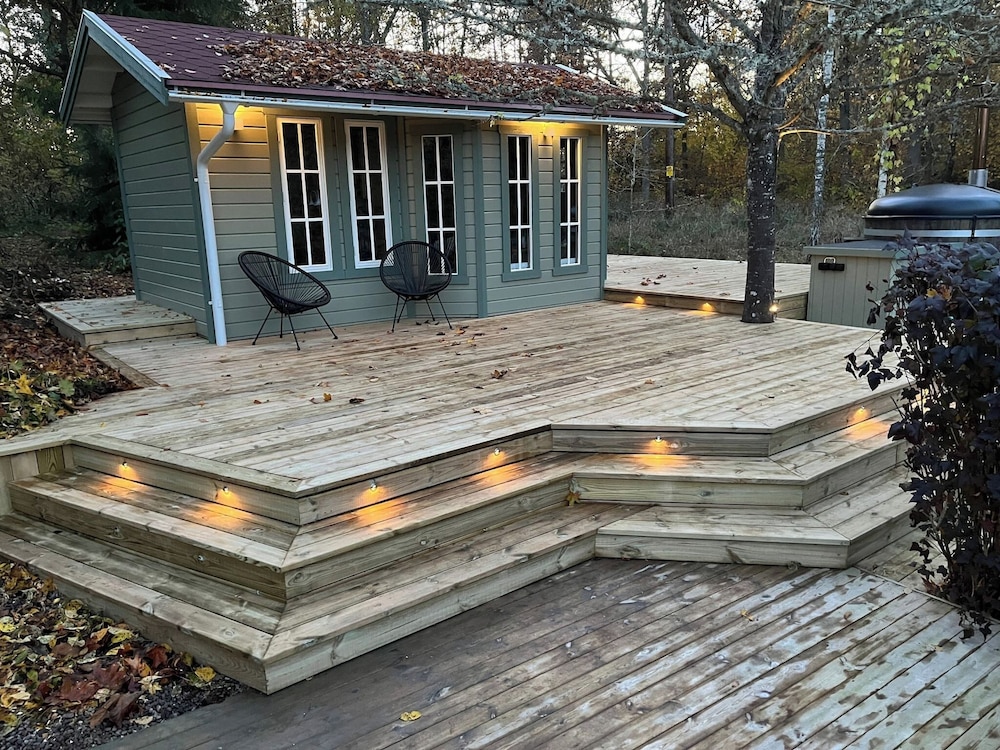 House with Hot Tub and Sauna 300 near the Lake