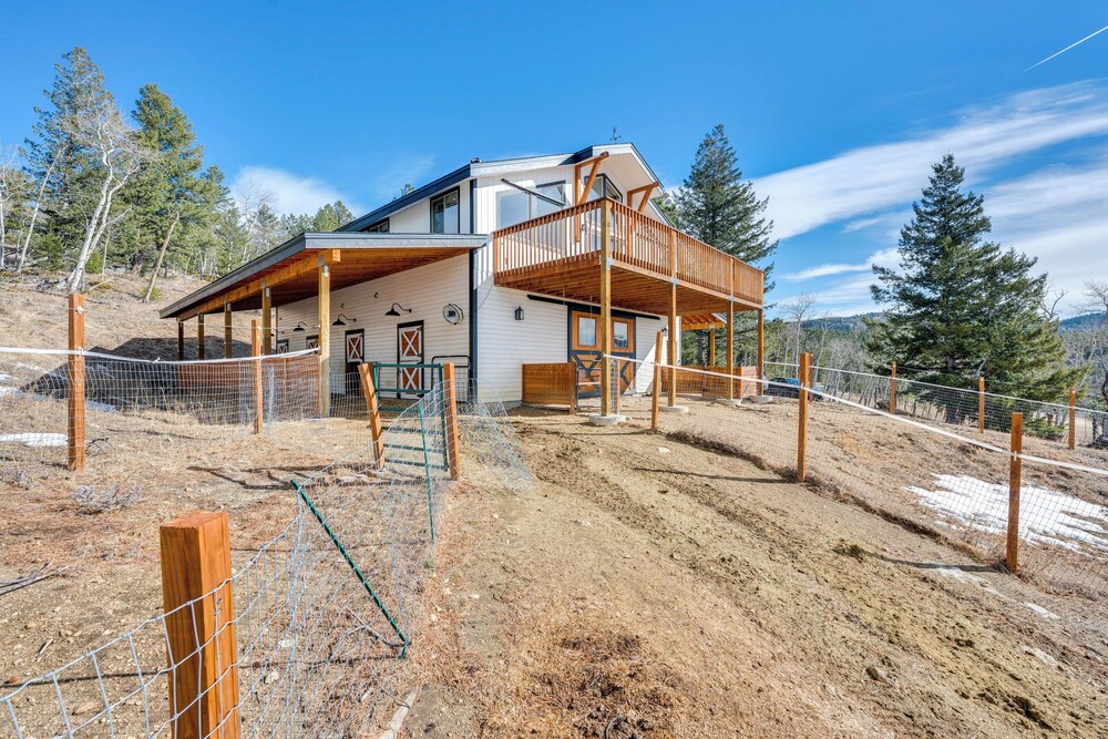 3 Mi to Casinos: Cabin w/ Stables in Black Hawk!