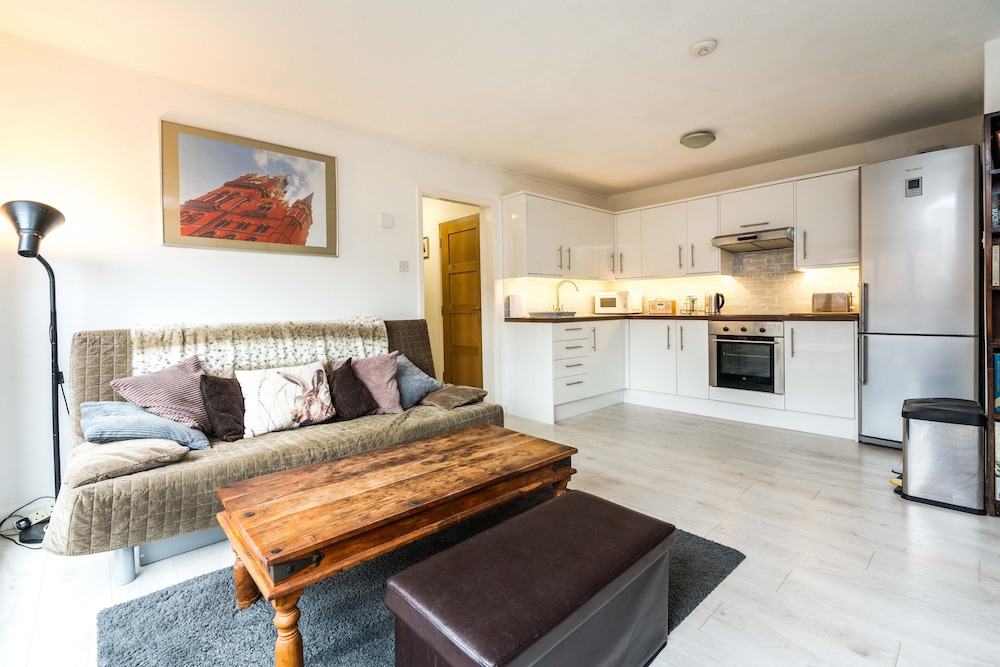 Luxury Islington Apartment With Balcony