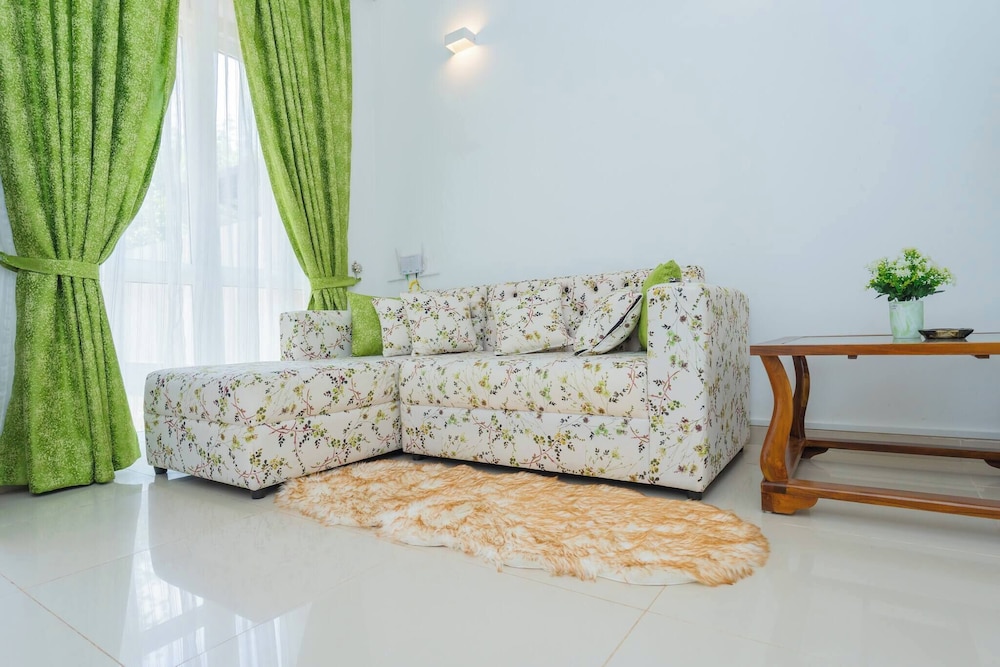 Green Retreat 2BR Hideout