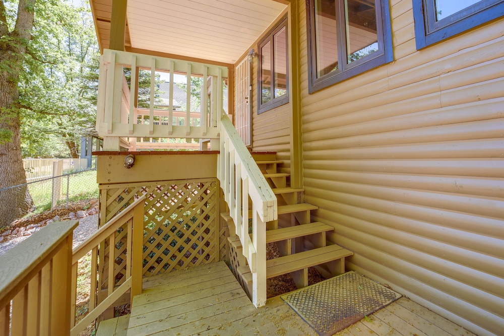 Strawberry Cabin Rental w/ Deck  Mountain Views! - Property Image 7