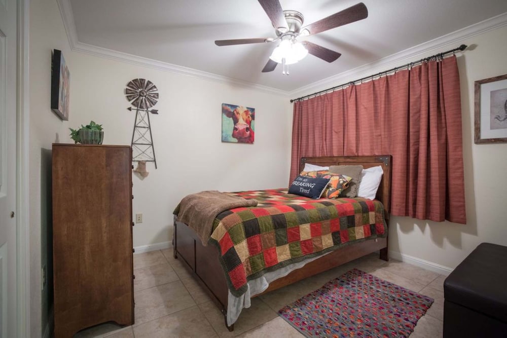 Waterwheel Hideaway - Cozy Condo for 6 With Resort-style Amenities