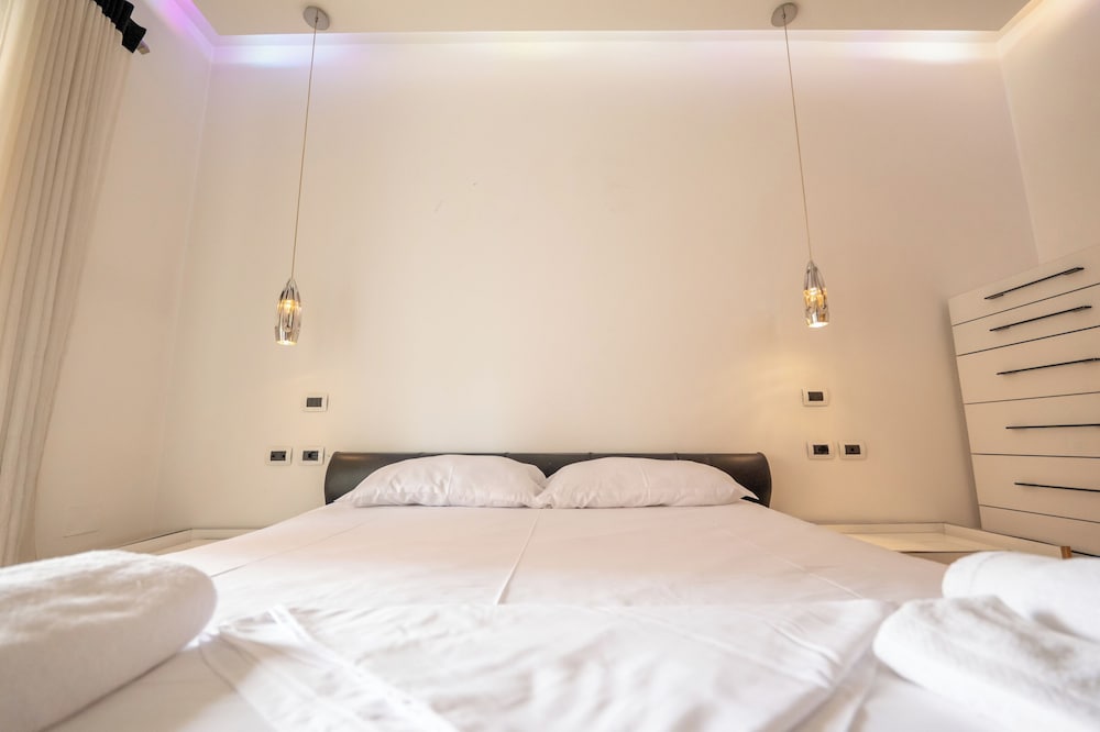 Tirent Apartment-Spacious 2-Bedroom Stay in Delijorgji Tirana