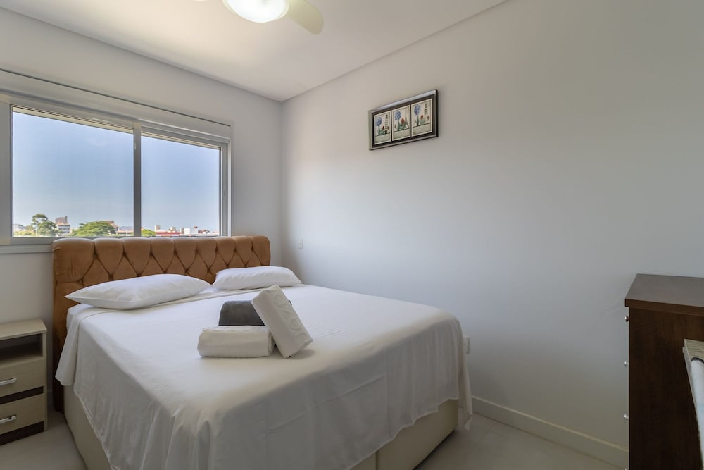 Cozy Apartment 3 Minutes From the Beach Cmi0301