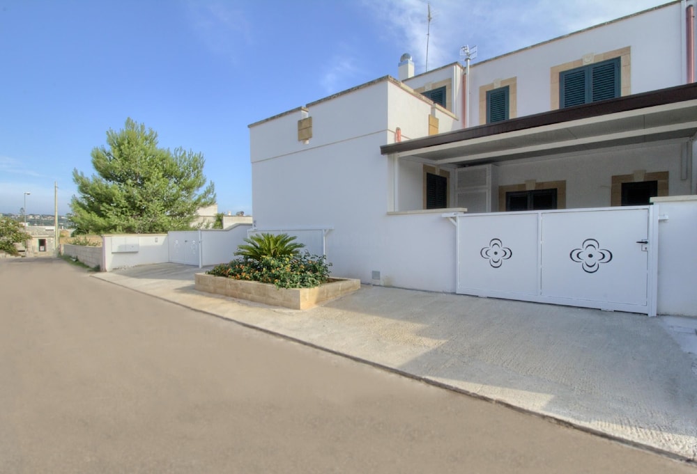 Blanca Deluxe House