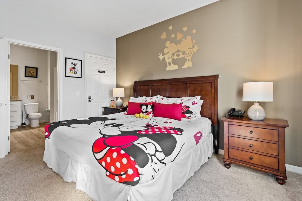 Modern Decor at West Lucaya 4 BR Wl8989