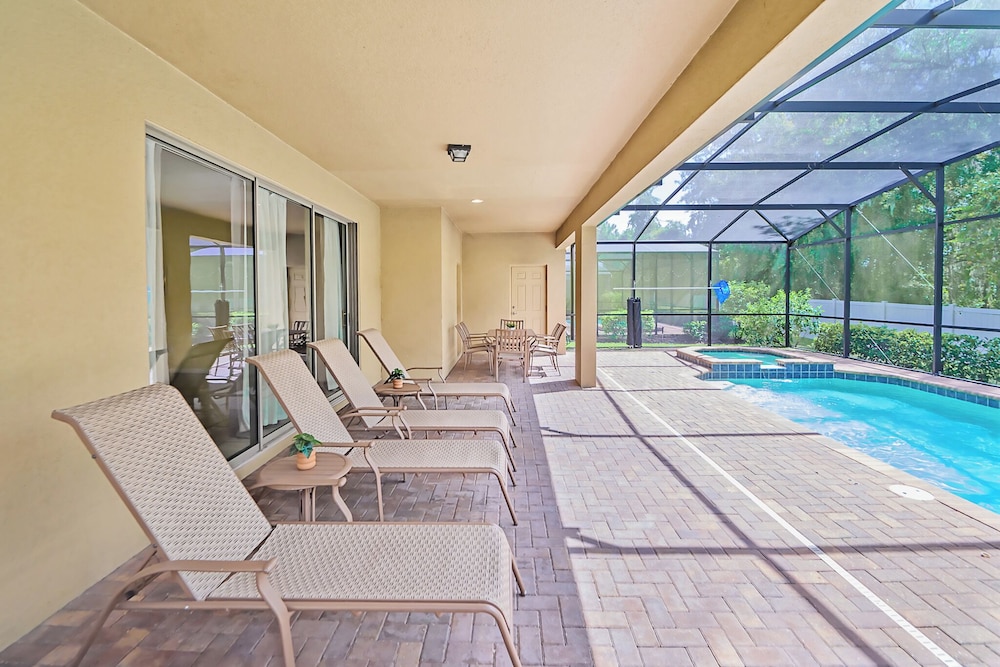 Upstay - Theater Games Sleeps 16 Pool