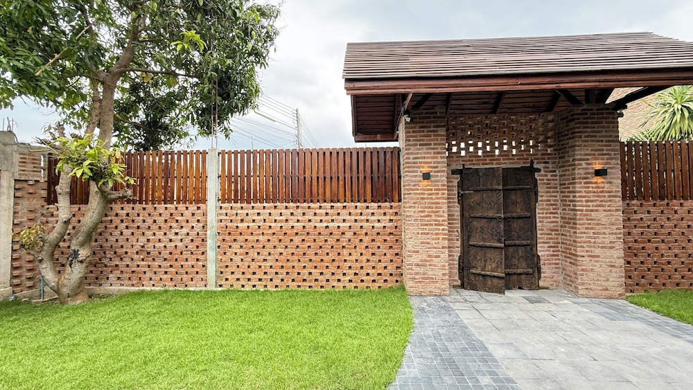 Kawarin Kanpuri Villas
