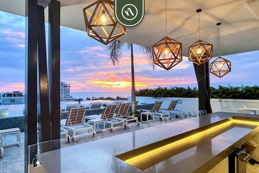 Amazing 1BR Penthouse With Balcony - Gym - Pool