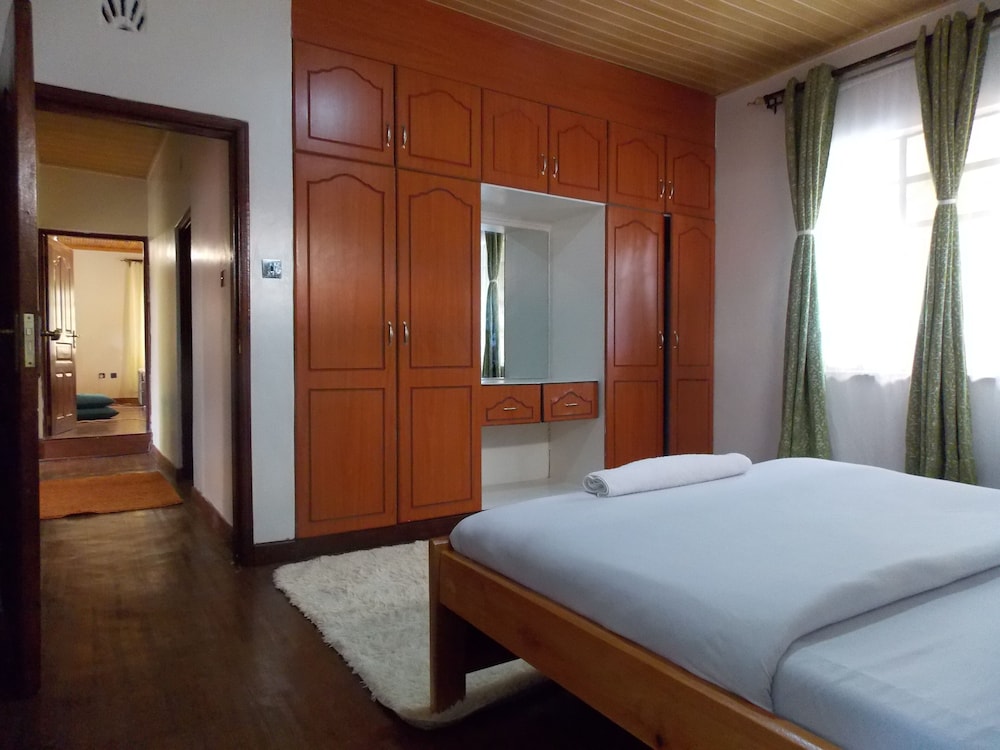 Stunning Villa in Private Compound in Nairobi, KE view 5