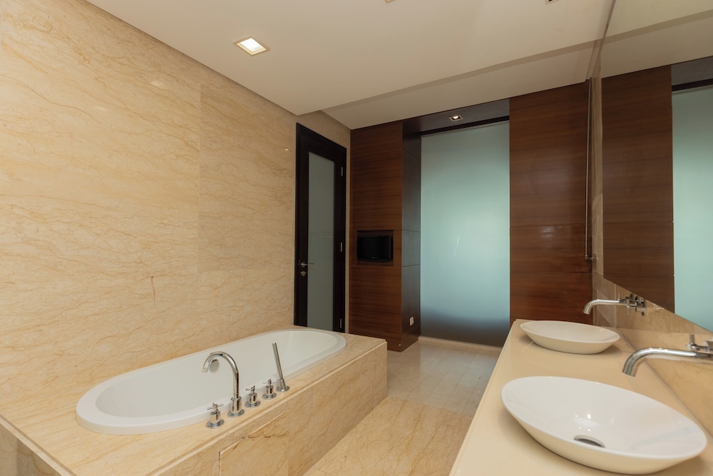 Straits Quay Waterside Suites