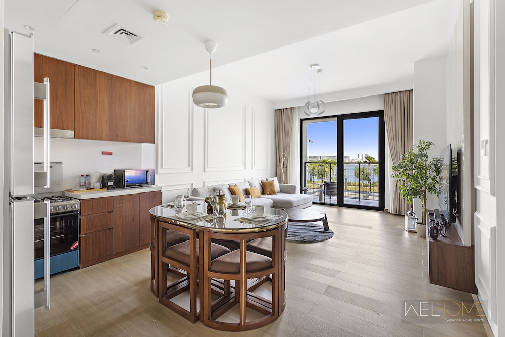 WelHome - Mesmerizing Sea & Burj Khalifa Views Apt at La Voile