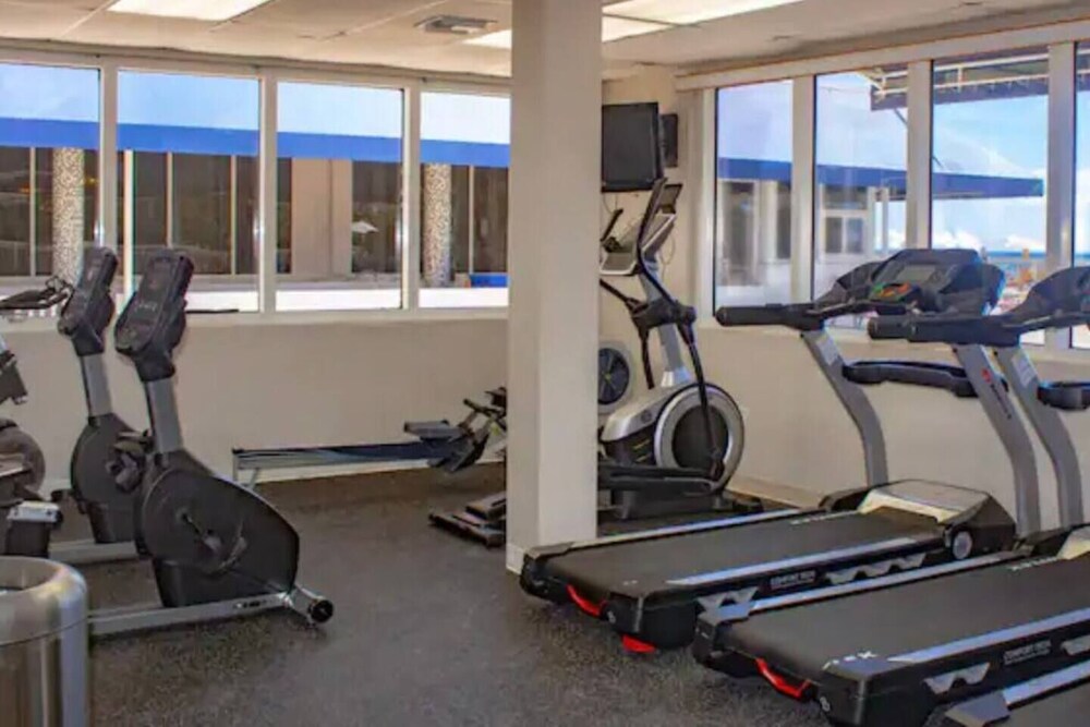 Beachfront Studio Pool Gym & Ping Pong