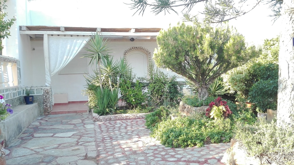 Luxury Cozy Villa With Garden Near The Sea view 5