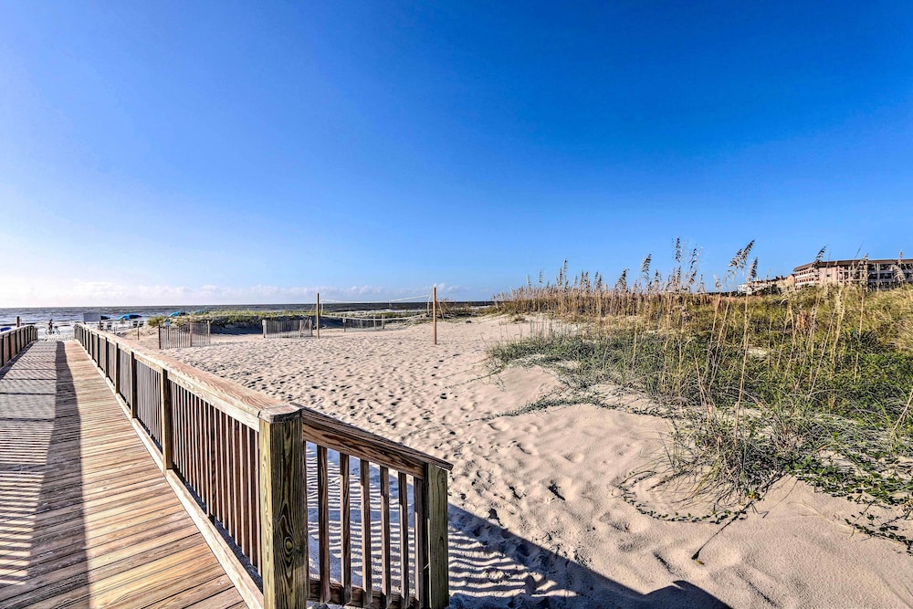 Pool & Folly Field Beach Access! HHI Resort Condo