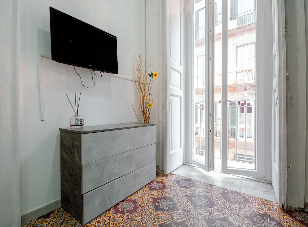 MAESTOSA CASA IN NAPOLI CENTRO