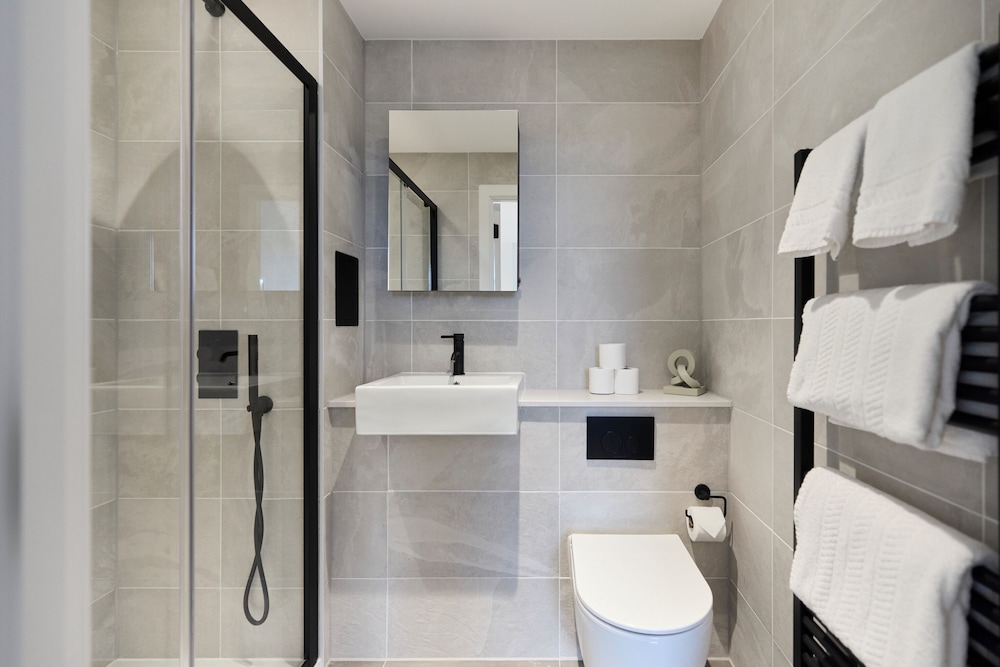 The Tottenham Retreat - Homely 2bdr Flat With Balcony