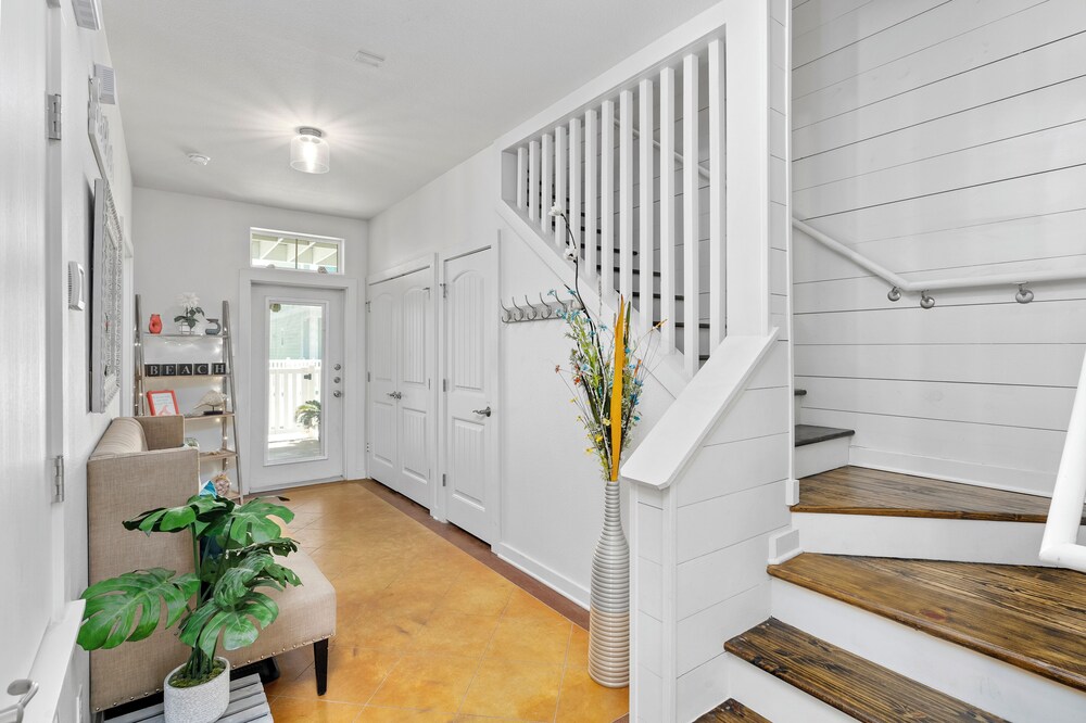Dauphin Beach House 3 Bedroom & Pool view 5