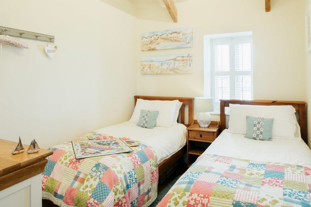 Lower Trowan Cottage view 4