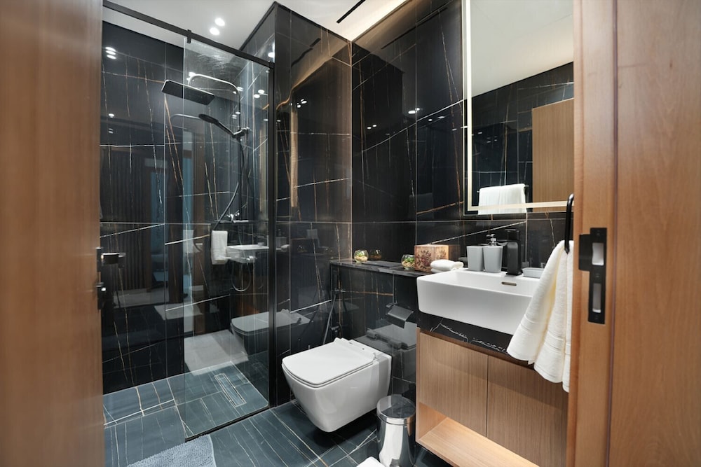 Easygo- Lux 2BR / Private Pool JVC Onyx