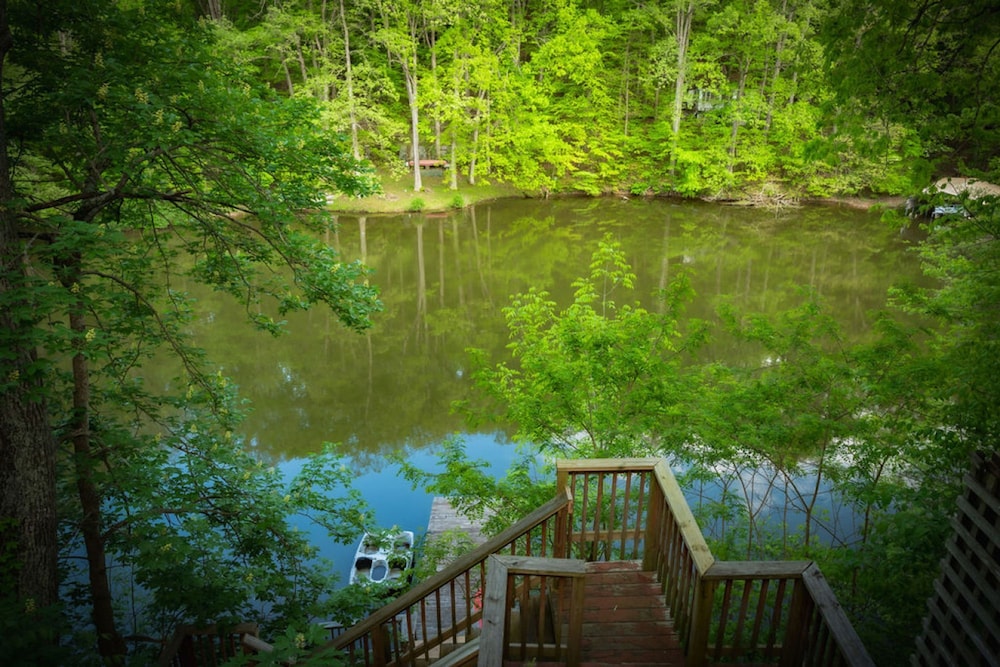 Lakefront-nestled in Nirvana