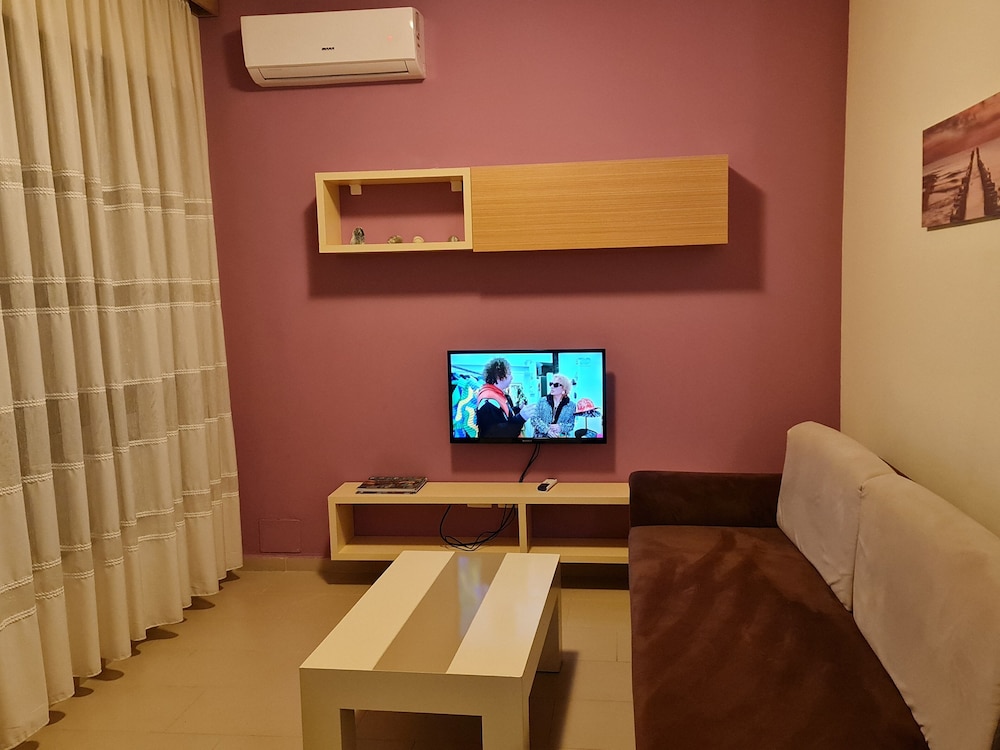 Holiday 2-bedroom Apartment in Vlora