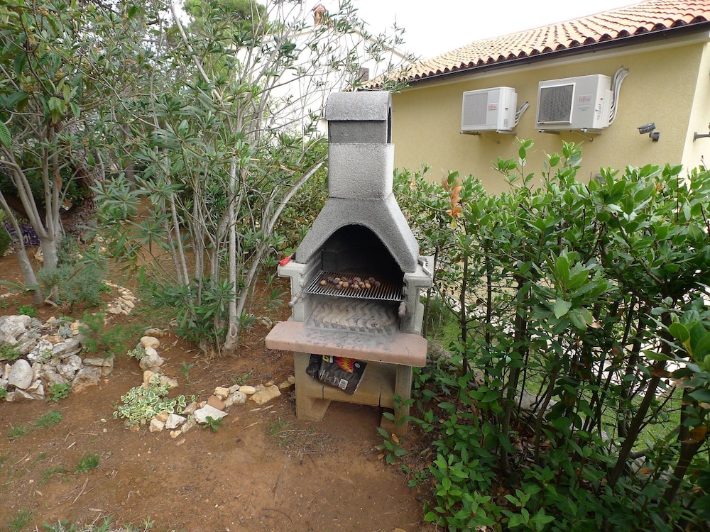 Apartment for six Persons With Three Bedrooms and Internet