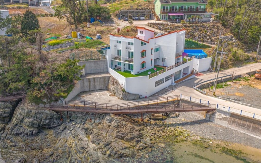 Geojedo Ocean View Dumo Mongdol Pension