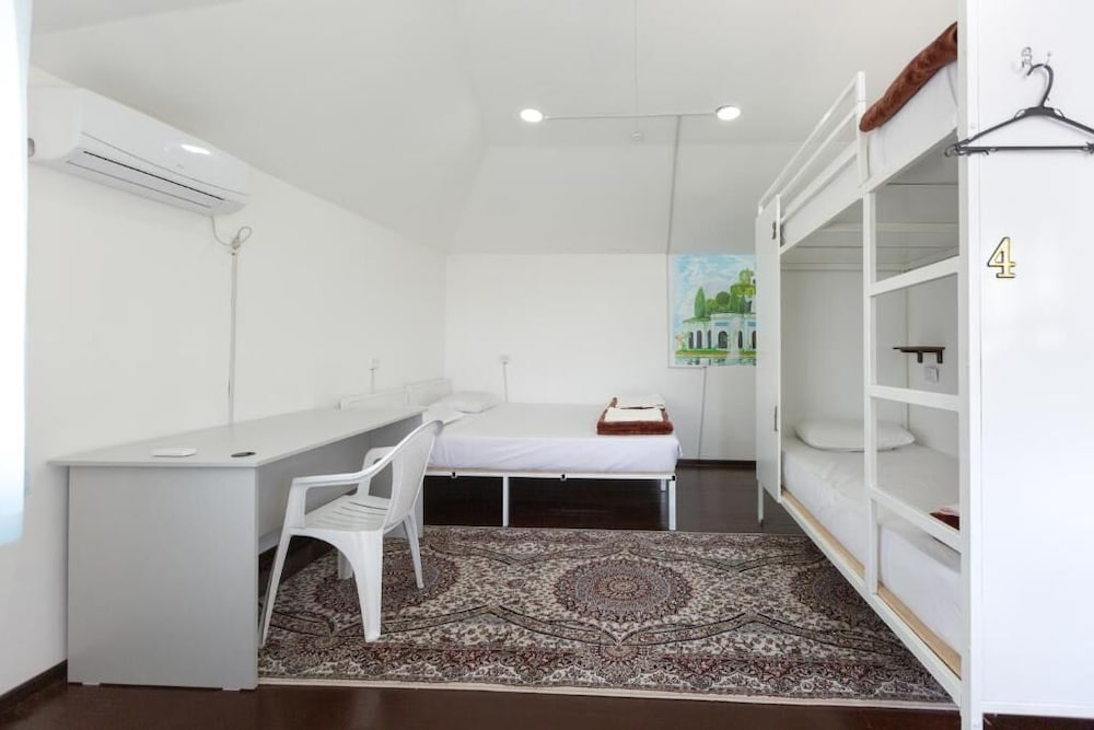 Light Hostel