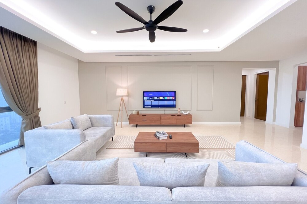 Neu Suites Horizon View Apartments