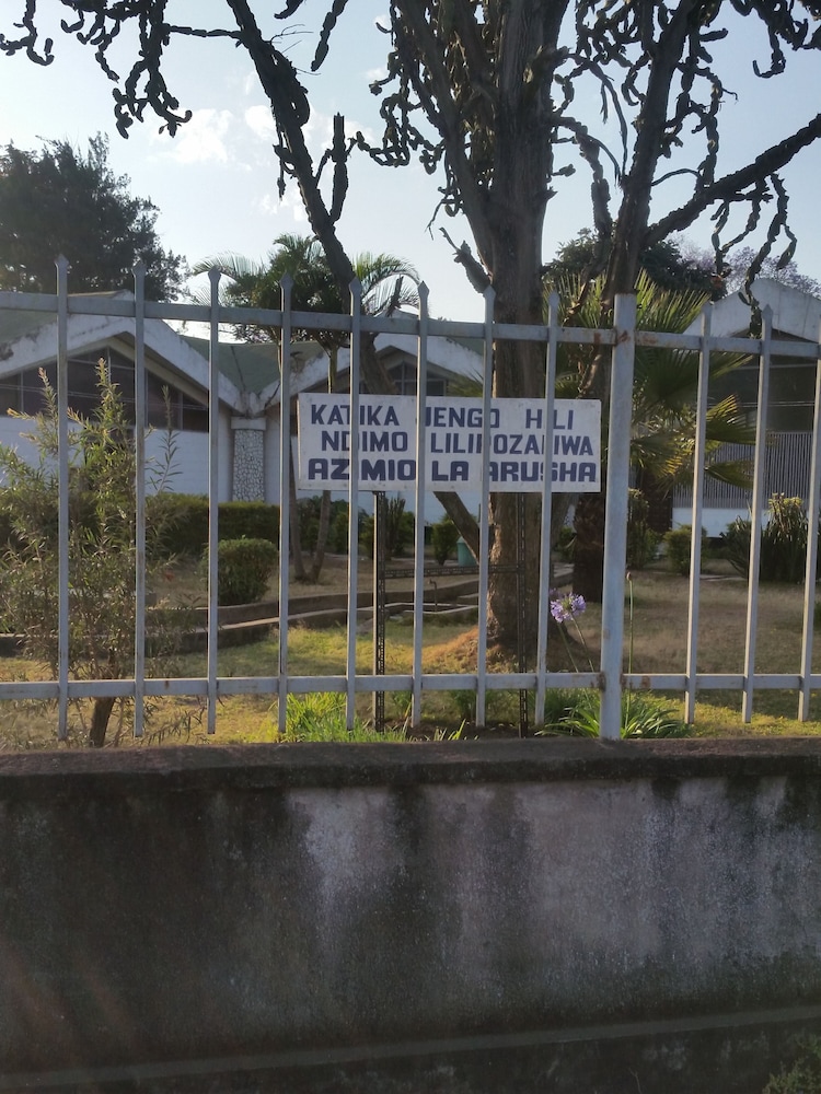 Raha Leo Inn